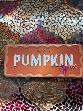 Too Faced Pumpkin Spice Eyeshadow Palette - Orange, White, Purple NEW